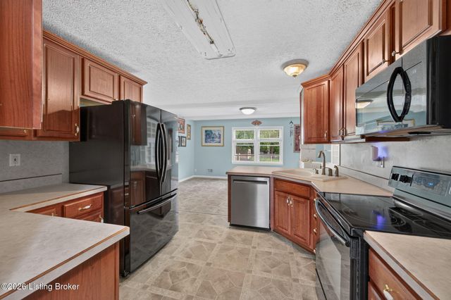 7802 Brynwood Ln, Louisville, KY 40291