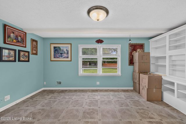 7802 Brynwood Ln, Louisville, KY 40291