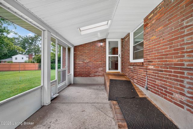 7802 Brynwood Ln, Louisville, KY 40291