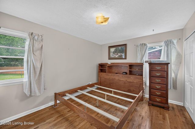 7802 Brynwood Ln, Louisville, KY 40291
