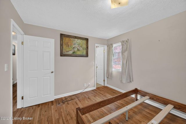 7802 Brynwood Ln, Louisville, KY 40291