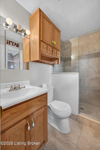 7802 Brynwood Ln, Louisville, KY 40291