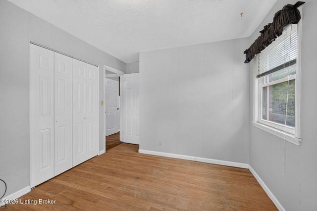 7802 Brynwood Ln, Louisville, KY 40291