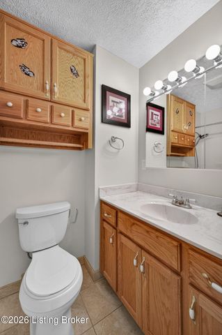 7802 Brynwood Ln, Louisville, KY 40291