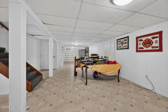 7802 Brynwood Ln, Louisville, KY 40291