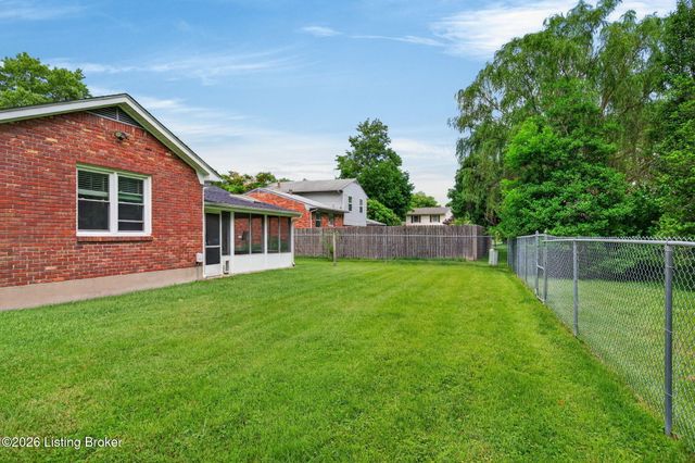 7802 Brynwood Ln, Louisville, KY 40291