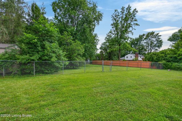 7802 Brynwood Ln, Louisville, KY 40291