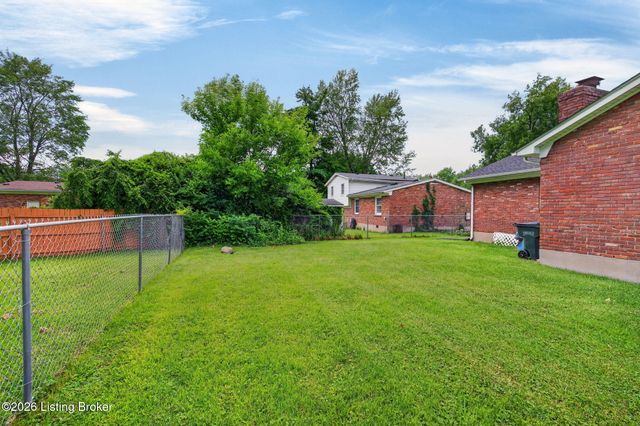 7802 Brynwood Ln, Louisville, KY 40291
