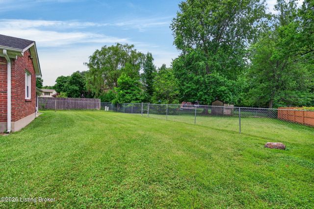 7802 Brynwood Ln, Louisville, KY 40291