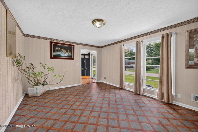7802 Brynwood Ln, Louisville, KY 40291