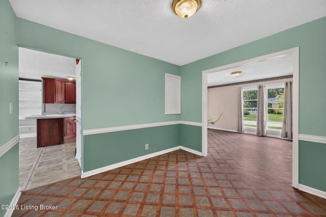 7802 Brynwood Ln, Louisville, KY 40291