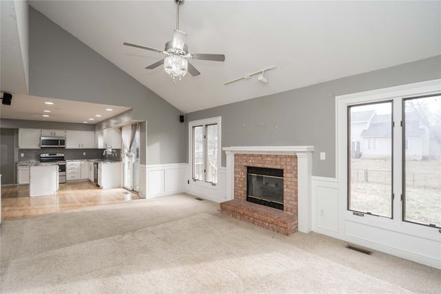 8214 Northview Drive, Urbandale, IA 50322