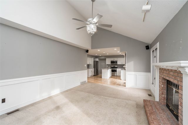 8214 Northview Drive, Urbandale, IA 50322