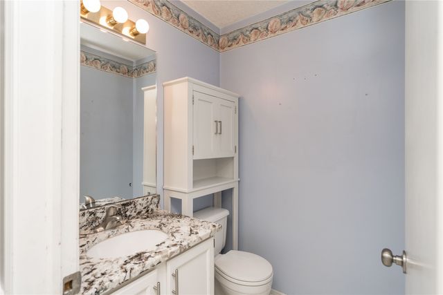 8214 Northview Drive, Urbandale, IA 50322