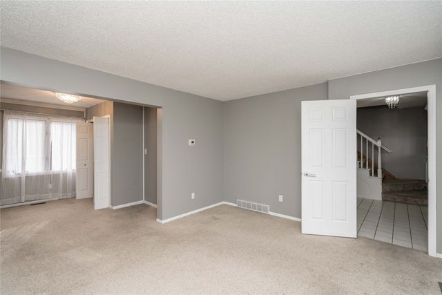 8214 Northview Drive, Urbandale, IA 50322