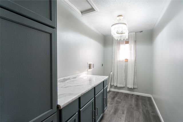 8214 Northview Drive, Urbandale, IA 50322