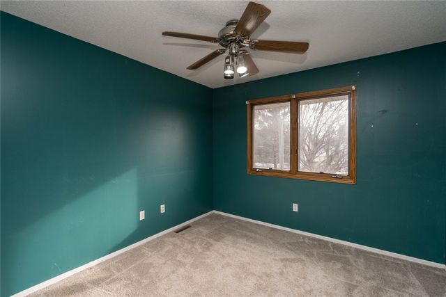 8214 Northview Drive, Urbandale, IA 50322