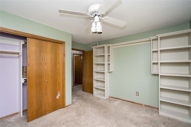 8214 Northview Drive, Urbandale, IA 50322