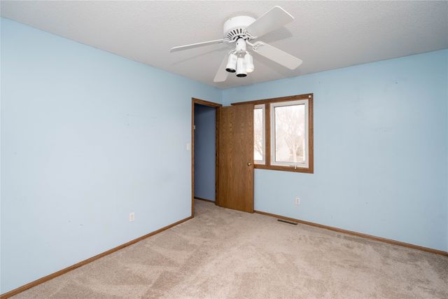 8214 Northview Drive, Urbandale, IA 50322