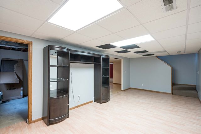 8214 Northview Drive, Urbandale, IA 50322