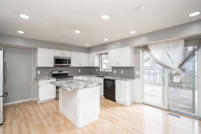 8214 Northview Drive, Urbandale, IA 50322