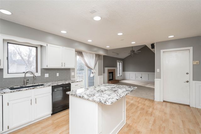 8214 Northview Drive, Urbandale, IA 50322