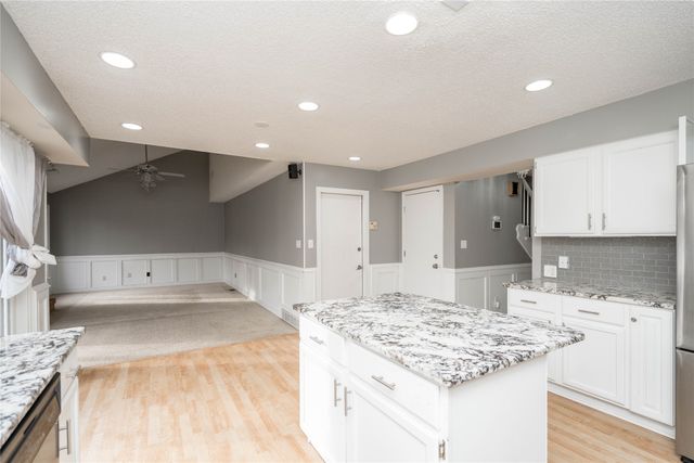 8214 Northview Drive, Urbandale, IA 50322