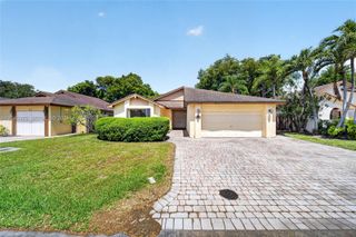 5212 SW 151st Pl, Miami, FL 33185