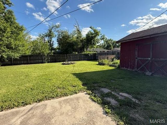 4 Fontainebleau Drive, Granite City, IL 62040