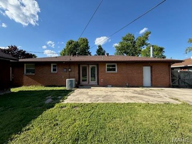 4 Fontainebleau Drive, Granite City, IL 62040