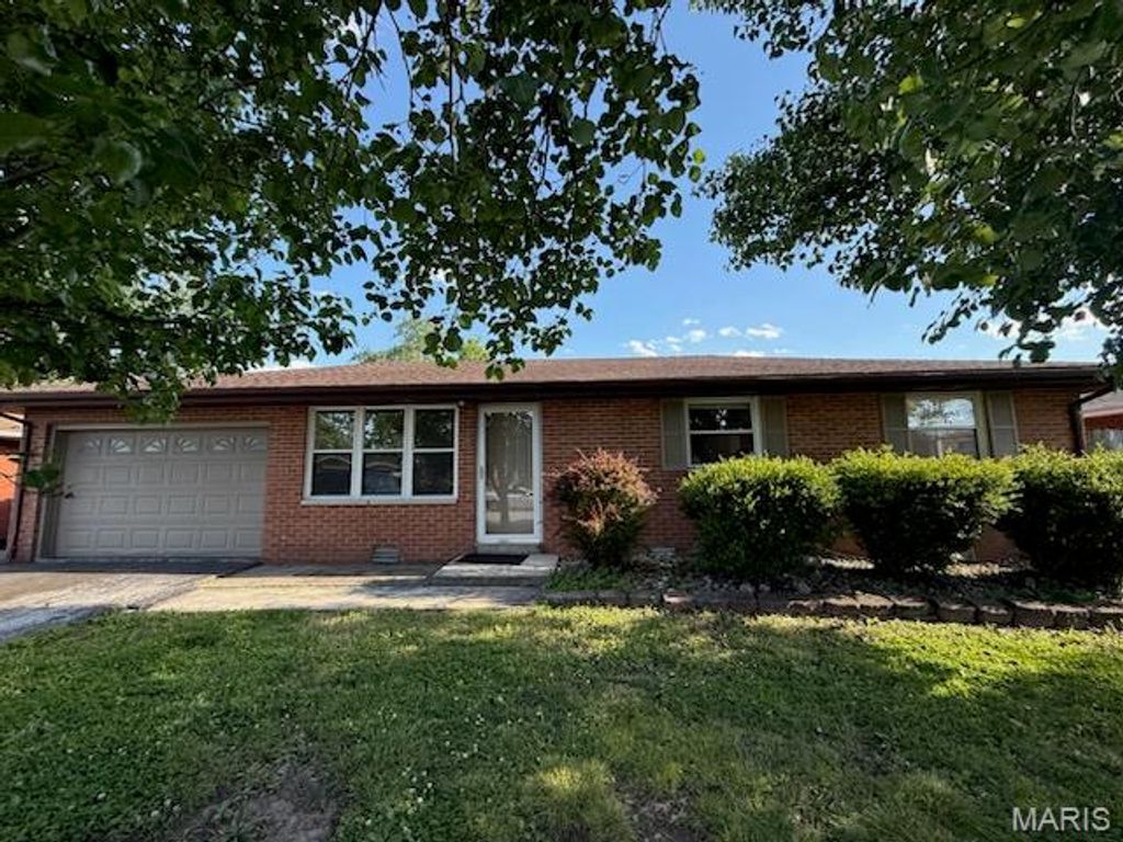 4 Fontainebleau Drive, Granite City, IL 62040