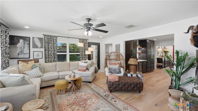 1335 Rivercrest Drive, New Braunfels, TX 78130