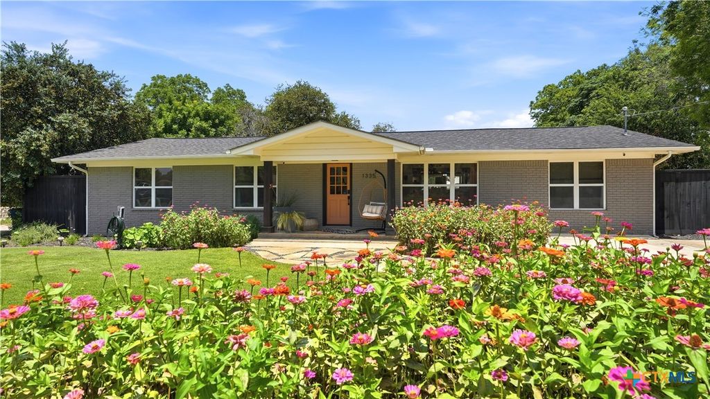 1335 Rivercrest Drive, New Braunfels, TX 78130