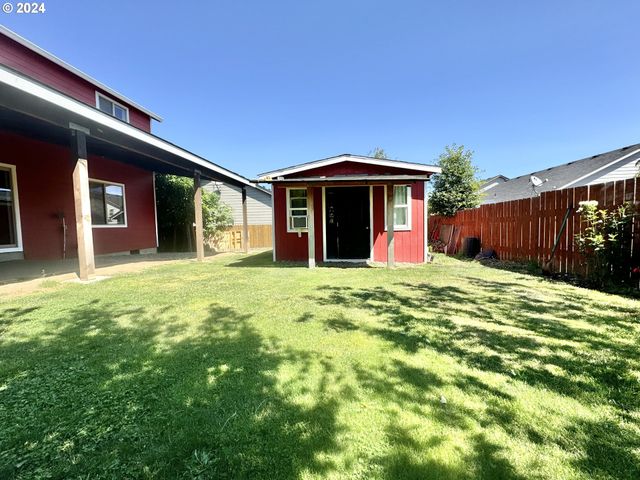 3228 DAFFODIL Dr, Mc Minnville, OR 97128