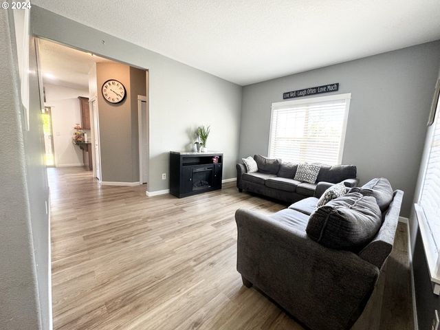 3228 DAFFODIL Dr, Mc Minnville, OR 97128