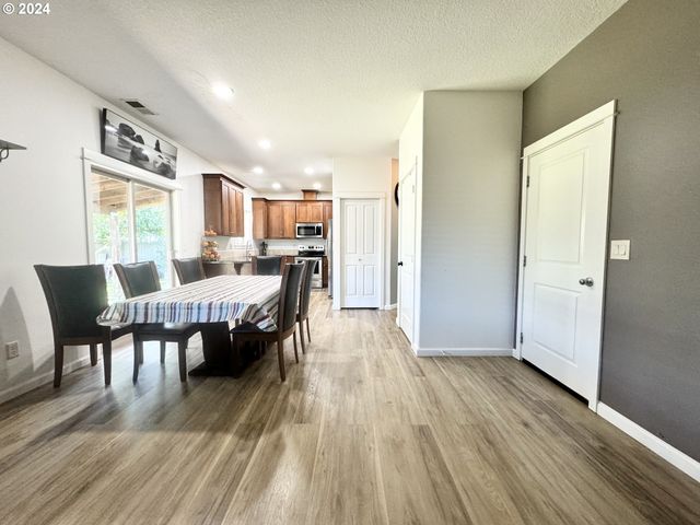 3228 DAFFODIL Dr, Mc Minnville, OR 97128