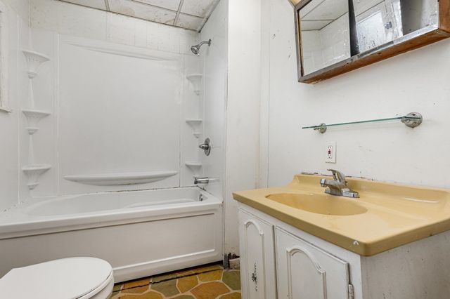 609 N Henry Street, Bay City, MI 48706