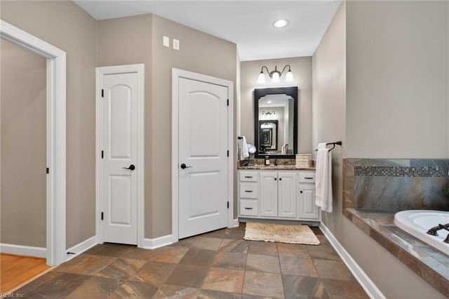 118 Collington RN, Yorktown, VA 23693