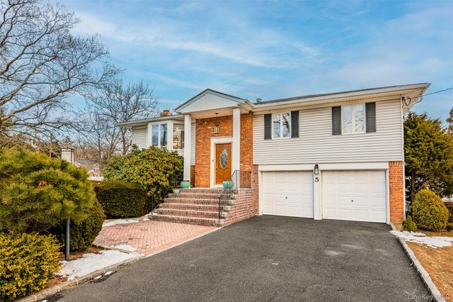 5 Metcale Lane, East Northport, NY 11731