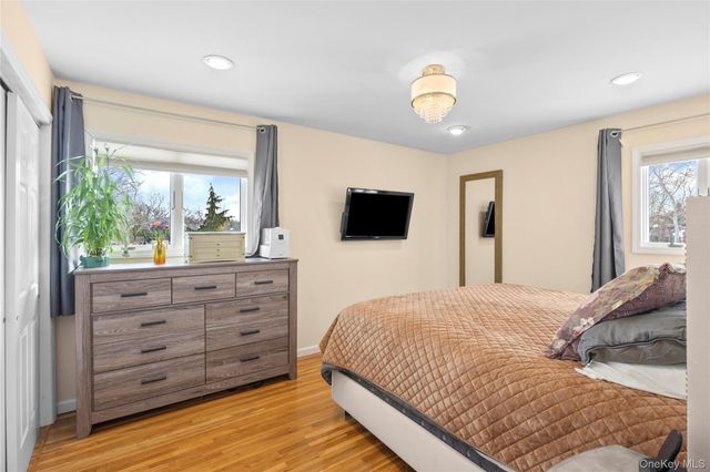 5 Metcale Lane, East Northport, NY 11731