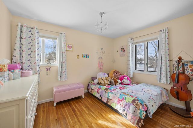 5 Metcale Lane, East Northport, NY 11731