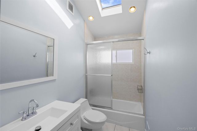 5 Metcale Lane, East Northport, NY 11731