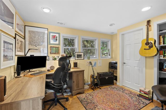 5 Metcale Lane, East Northport, NY 11731