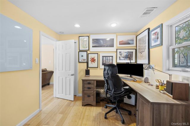 5 Metcale Lane, East Northport, NY 11731