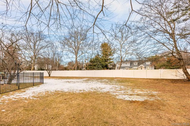 5 Metcale Lane, East Northport, NY 11731