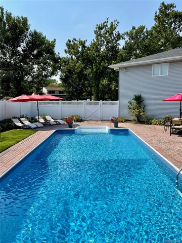 5 Metcale Lane, East Northport, NY 11731