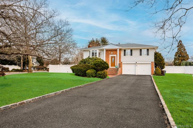 5 Metcale Lane, East Northport, NY 11731