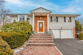 5 Metcale Lane, East Northport, NY 11731