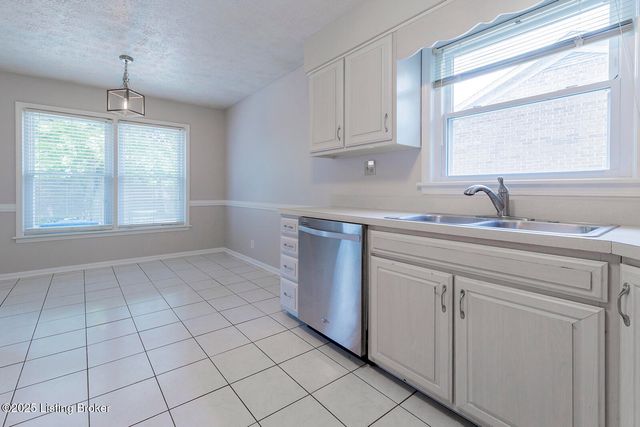 2901 Creekside Dr, Louisville, KY 40241