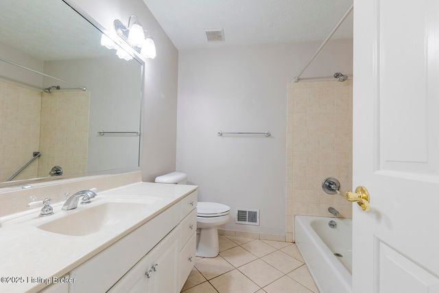 2901 Creekside Dr, Louisville, KY 40241